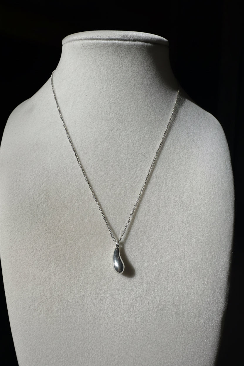 Tiffany & Co. Elsa Peretti Signed Silver Teardrop Pendant Necklace Cable Chain